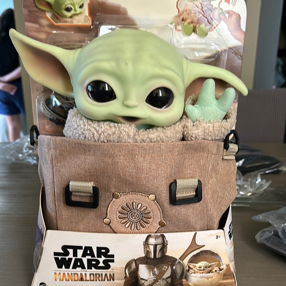 Star Wars Mandalorian Grogu in Tan Carrier